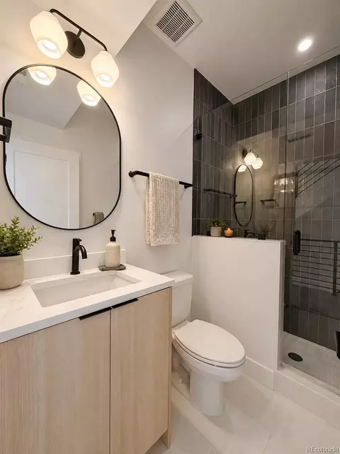 Bath - 1259 N Stuart St #2, Denver, CO 80204 photo 1 of 8
