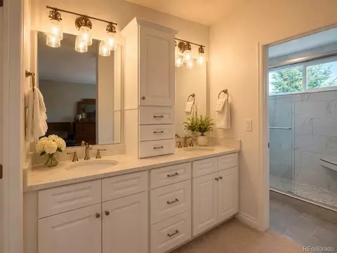 Bath - 2191 E Phillips Ln, Centennial, CO 80122 photo 1 of 4