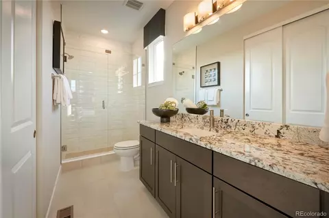 Bath - 24043 E 39th Ave, Aurora, CO 80019 photo 3 of 5