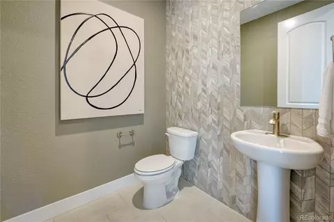 Bath - 24043 E 39th Ave, Aurora, CO 80019 photo 2 of 5