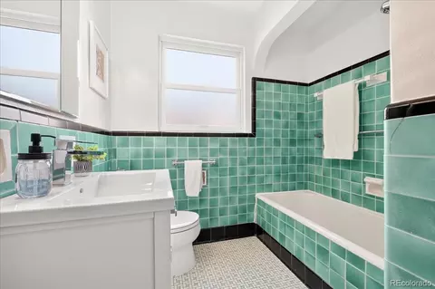 Bath - 1920 Ivanhoe St, Denver, CO 80220 photo 1 of 3