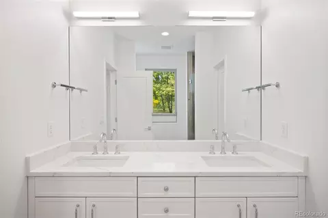 Bath - 5894 E 14th Ave, Denver, CO 80220 photo 2 of 5