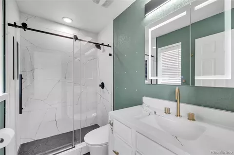 Bath - 9811 E 56th Pl, Denver, CO 80238 photo 2 of 3