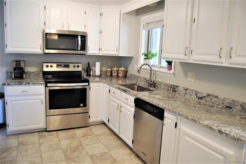 451 Iola St, Aurora, CO 80010 photo 3