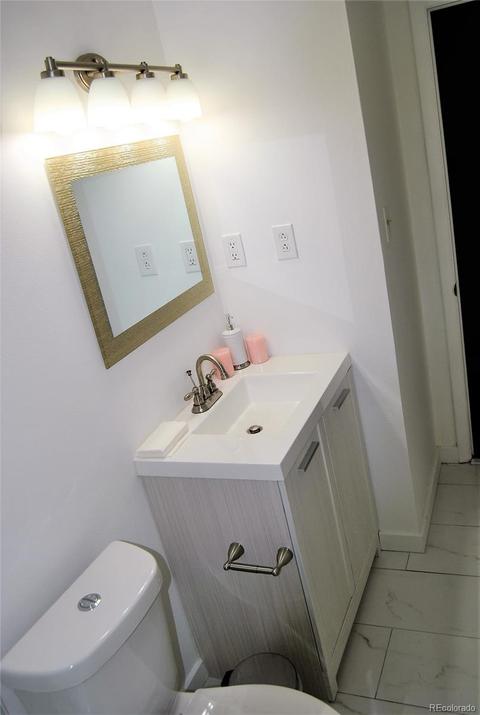 451 Iola St, Aurora, CO 80010 photo 14