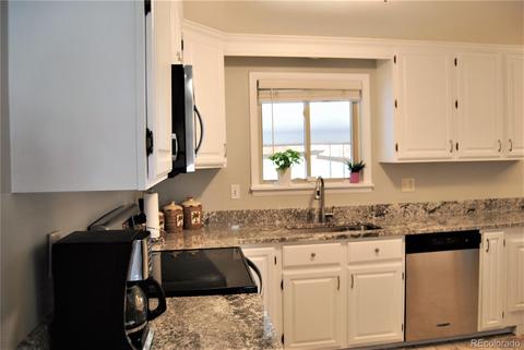 451 Iola St, Aurora, CO 80010 photo 7