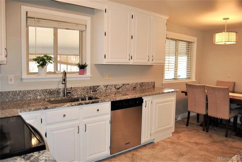 451 Iola St, Aurora, CO 80010 photo 4