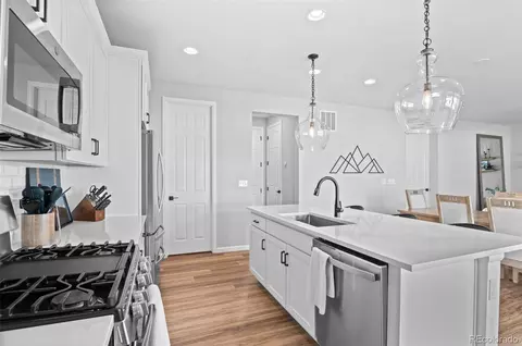 Kitchen - 22033 E Stanford Dr, Aurora, CO 80015 photo 3 of 4