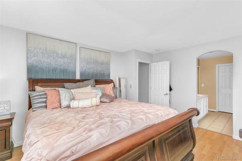 4804 Cornish Ct, Denver, CO 80239 photo 11