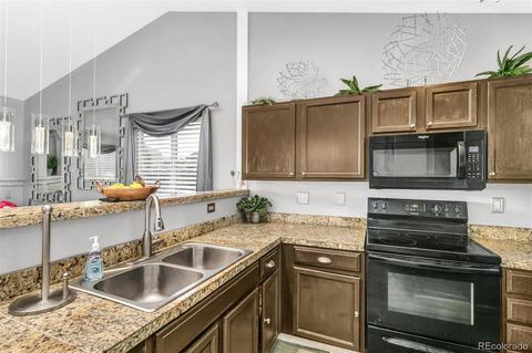 4804 Cornish Ct, Denver, CO 80239 photo 8