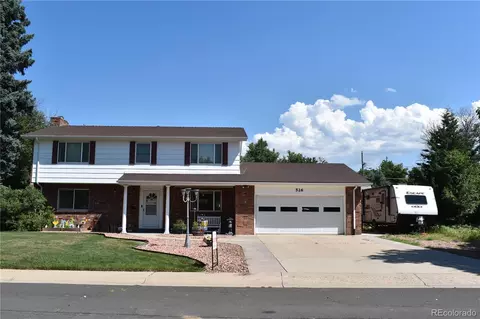 526 Newark Ct, Aurora, CO 80010
