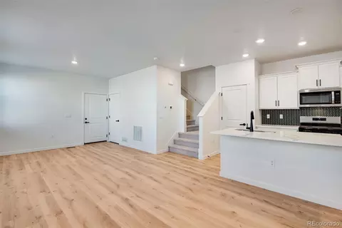 22534 E 6th Pl, Aurora, CO 80018 photo 8