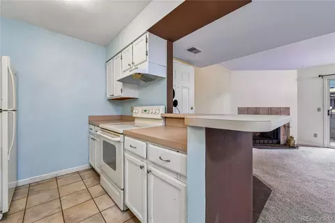 Kitchen - 4654 White Rock Cir #4, Boulder, CO 80301 photo 3 of 3