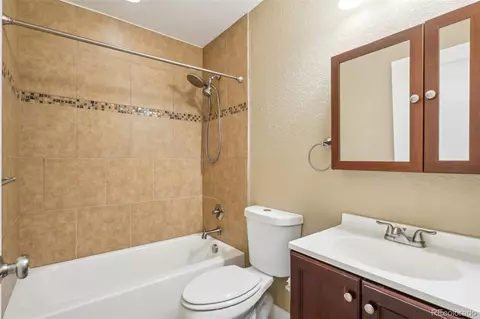 Bath - 4293 Graham Ct, Boulder, CO 80305 photo 3 of 4