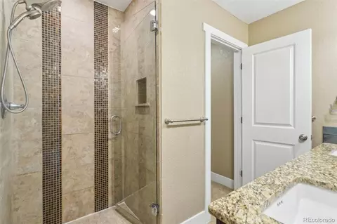 Bath - 4293 Graham Ct, Boulder, CO 80305 photo 2 of 4