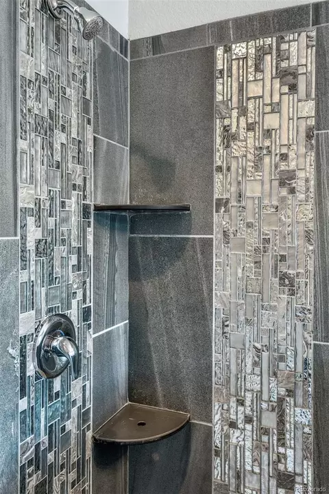 Bath - 9050 E Caley Way, Englewood, CO 80111 photo 6 of 8
