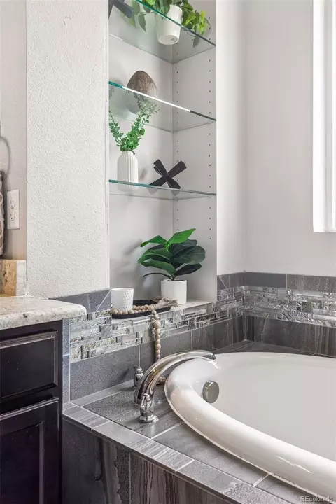Bath - 9050 E Caley Way, Englewood, CO 80111 photo 5 of 8