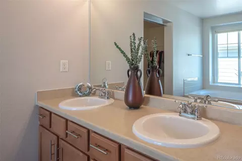 Bath - 24643 E Whitaker Dr, Aurora, CO 80016 photo 2 of 4