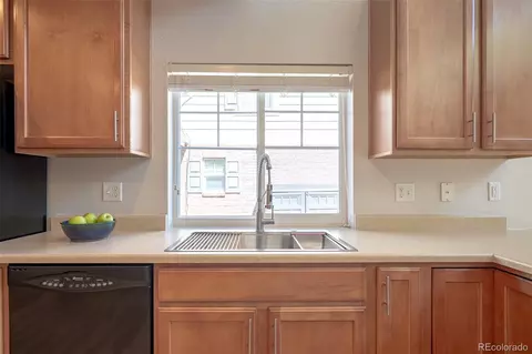 Kitchen - 24643 E Whitaker Dr, Aurora, CO 80016 photo 3 of 4