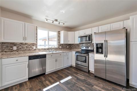 20306 E Batavia Dr, Aurora, CO 80011 photo 3