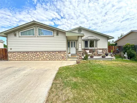 Exterior - 206 E Rangely Ave, Rangely, CO 81648 photo 9 of 16