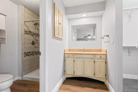Bath - 14496 E Warren Pl, Aurora, CO 80014 photo 2 of 4