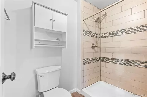 Bath - 14496 E Warren Pl, Aurora, CO 80014 photo 3 of 4