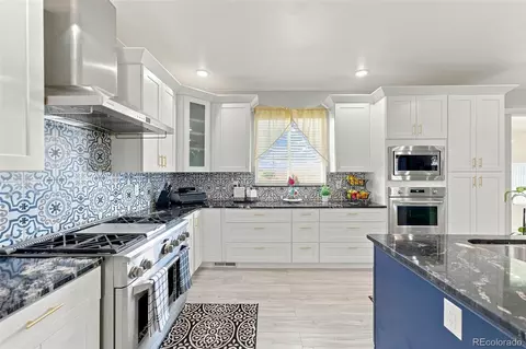 Kitchen - 2394 S Manila Rd, Bennett, CO 80102 photo 4 of 5