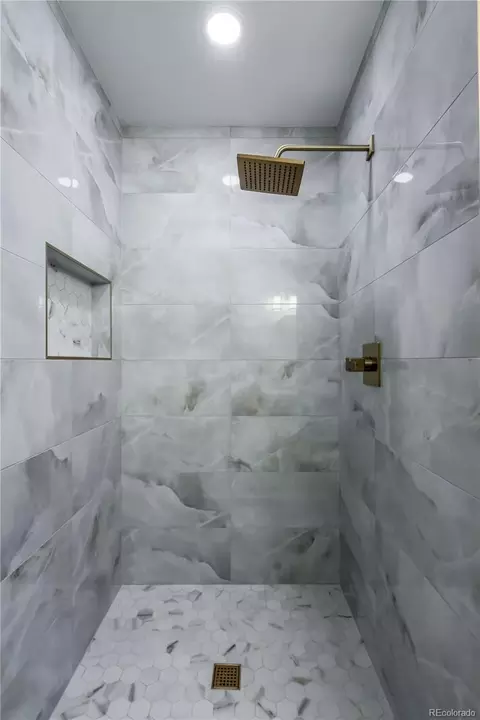 Bath - 2590 Grape St, Denver, CO 80207 photo 2 of 4