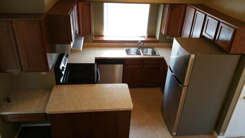 4581 Eugene Way, Denver, CO 80239 photo 2