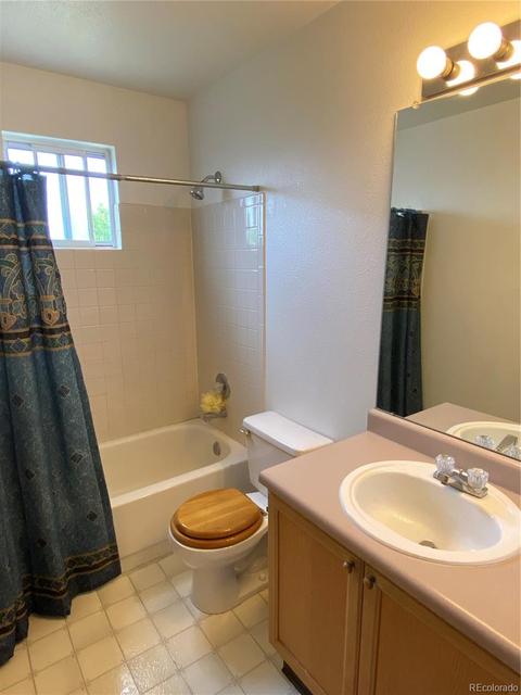 5433 Sable St, Denver, CO 80239 photo 9