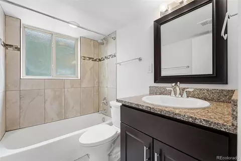 Bath - 4400 Brookfield Dr, Boulder, CO 80305 photo 2 of 2