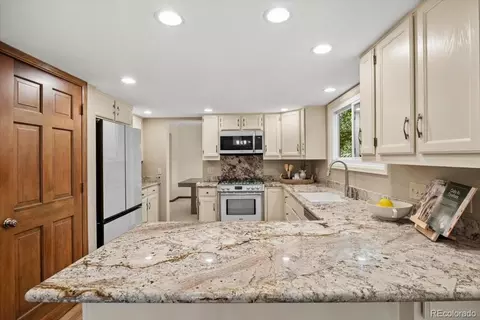 Kitchen - 16793 E Prentice Cir, Aurora, CO 80015 photo 3 of 4