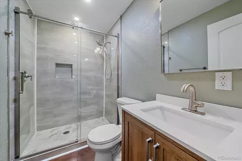 Bath - 25160 Ellsworth Dr, Aurora, CO 80018 photo 5 of 5