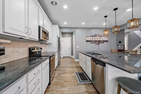 Kitchen - 25160 Ellsworth Dr, Aurora, CO 80018 photo 4 of 6