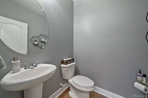 Bath - 25160 Ellsworth Dr, Aurora, CO 80018 photo 1 of 5