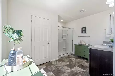 Bath - 10080 Cedar St, Longmont, CO 80504 photo 2 of 5