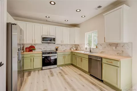Kitchen - 19680 E 59th Dr, Aurora, CO 80019 photo 2 of 3