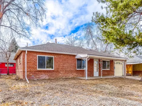 1067 Tucson St, Aurora, CO 80011