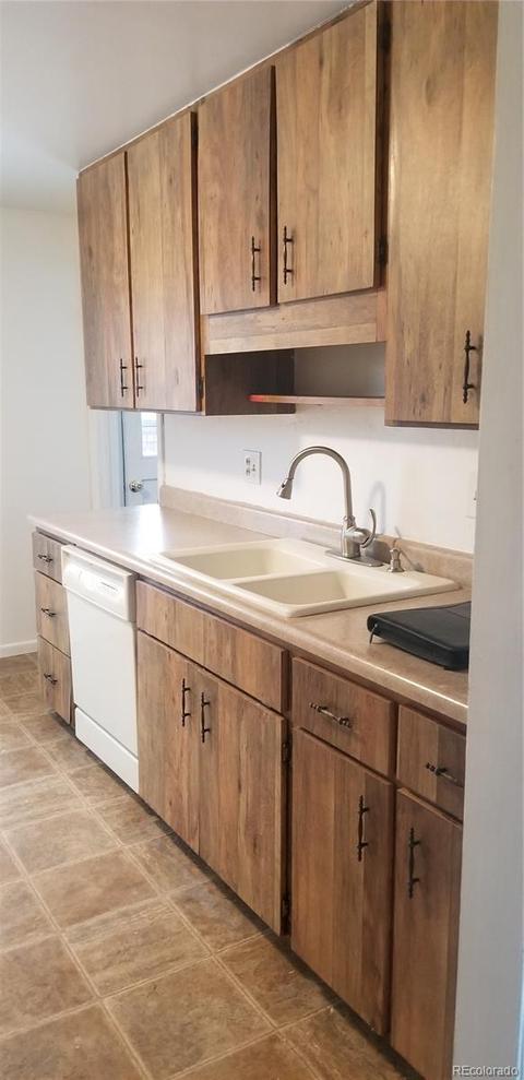 11255 E 6th Pl, Aurora, CO 80010 photo 2