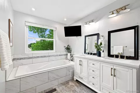 Bath - 8799 E Kenyon Ave, Denver, CO 80237 photo 2 of 5