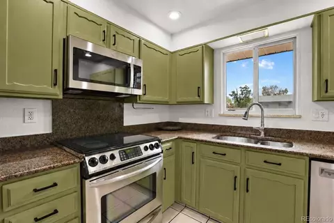 Kitchen - 3963 W 65th Pl, Arvada, CO 80003 photo 2 of 3