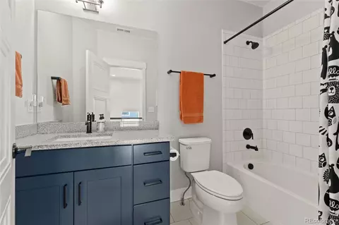 Bath - 20998 E 60th Pl, Aurora, CO 80019 photo 2 of 4