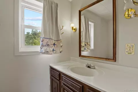 709 Valdai Ave, Lochbuie, CO 80603