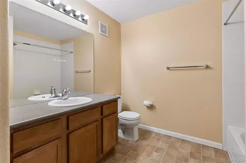 Bath - 23346 E 5th Pl #202, Aurora, CO 80018 photo 2 of 4