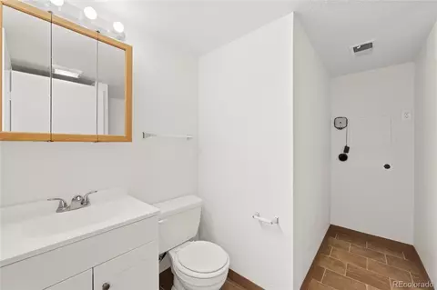 Bath - 18010 E Pacific Pl, Aurora, CO 80013 photo 3 of 3