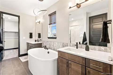 Bath - 21412 E 61st Dr, Aurora, CO 80019 photo 2 of 5