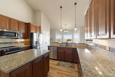 Kitchen - 46757 E Harvard Ave, Bennett, CO 80102 photo 3 of 7
