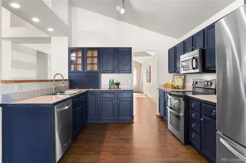 Kitchen - 19071 E Chenango Cir, Aurora, CO 80015 photo 2 of 3