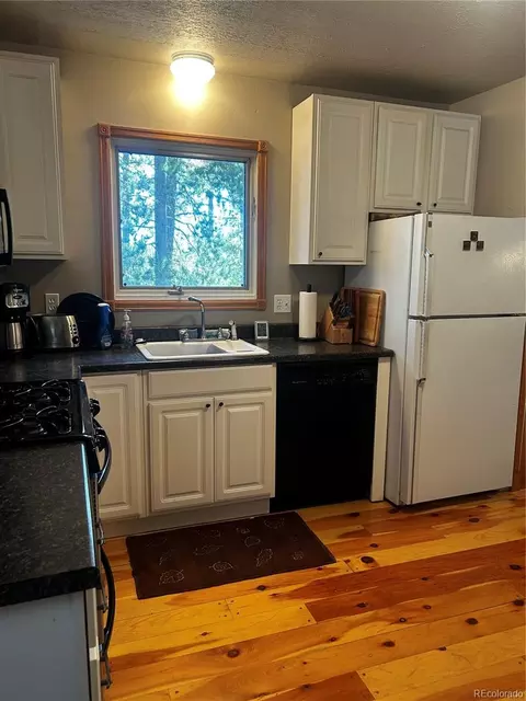 Kitchen - 465 Apache Rd, Evergreen, CO 80439 photo 3 of 4